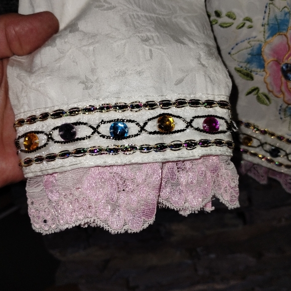 Soft white floral jacket with pink lace cuffs and hem, clasps in front - Picture 4 of 8